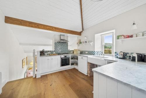 Pass the Keys Large 3 bed country home with stunning views Image 3