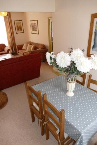 Abigail's House - Large 3 Bed Townhouse - short 5 min walk to town! Image 3