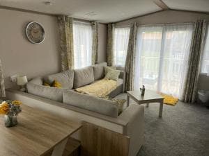 Lazy Bunny Lodge with Hot Tub Image 2