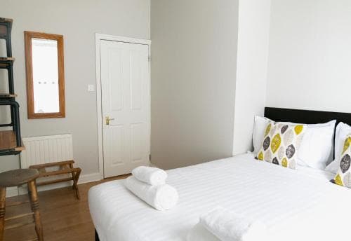 Number 5, 8-10 Cheltenham Mount Image 3