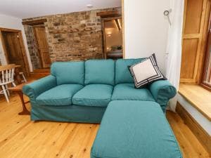 1 Chews Cottage Image 2