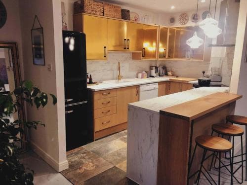 Artist's Riverside Home Image 3