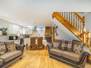 Sutton Cottage Image 2