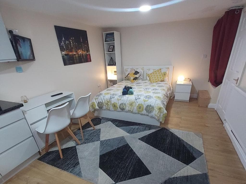 Lovely studio-flat with free parking, free WiFi. Image 1