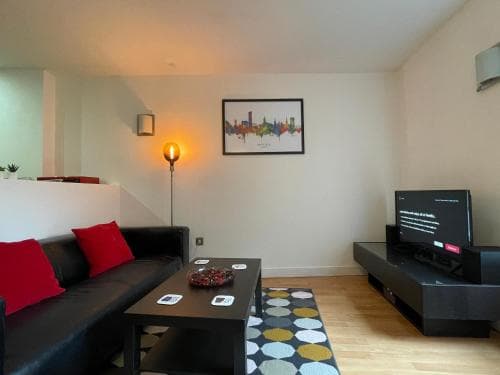 Modern 1-bedroom apartment in city centre Image 3