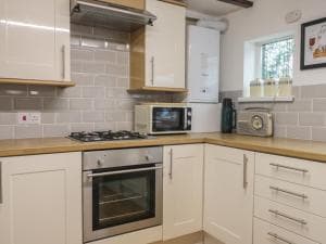 Hilltop Cottage Image 2