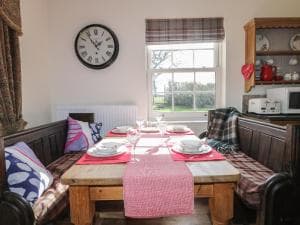 Acorn Cottage Image 5