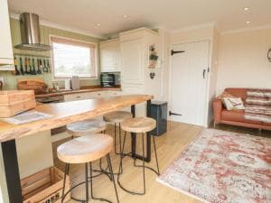 3 Valley View Lodges Image 2