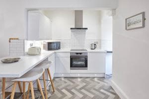 Host & Stay - Khyber Lodge Apartments Image 2