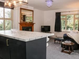 West Wing Apartment Image 2