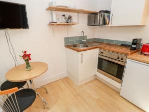 Garden Cottage Image 6