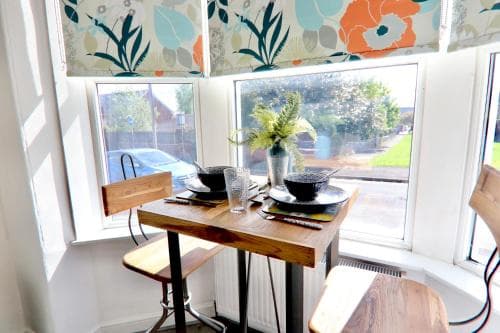 Swanky 10 guest house in the heart of Wakefield - free wifi ! Image 3
