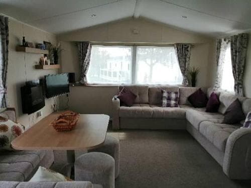 FABULOUS 4 BERTH CARAVAN FOR RENT- Dog Friendly -fees apply Image 2