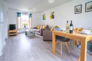 The Oystercatcher At The Bay, Filey Image 2