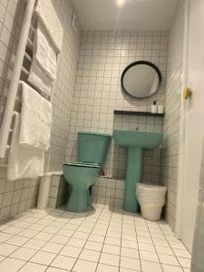 Brand new, cool, contemporary, cedar wood studio. Image 3