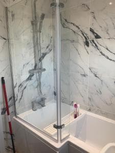 Modern 3 bedroom Luxury Home with Private Drive Image 2