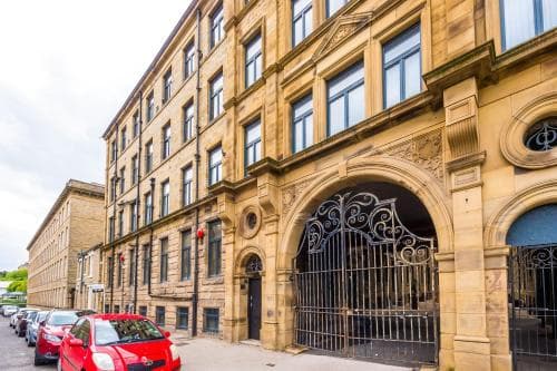 Stylish one bedroom apartment in Bradford - sleeps 4 Image 3