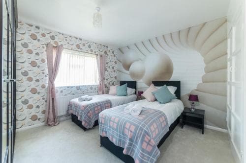 Modern Central House with 2 Parking Spaces Image 2