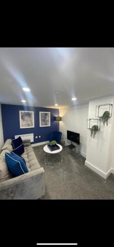 The basement den Image 3