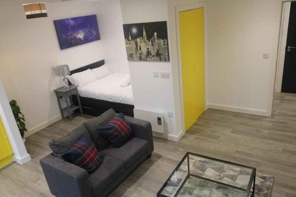 Lovely studio apartment in Sheffield Image 1