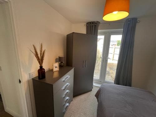 Super 4 Bedroom 7 Person and 3 Bathroom HOUSE Image 3