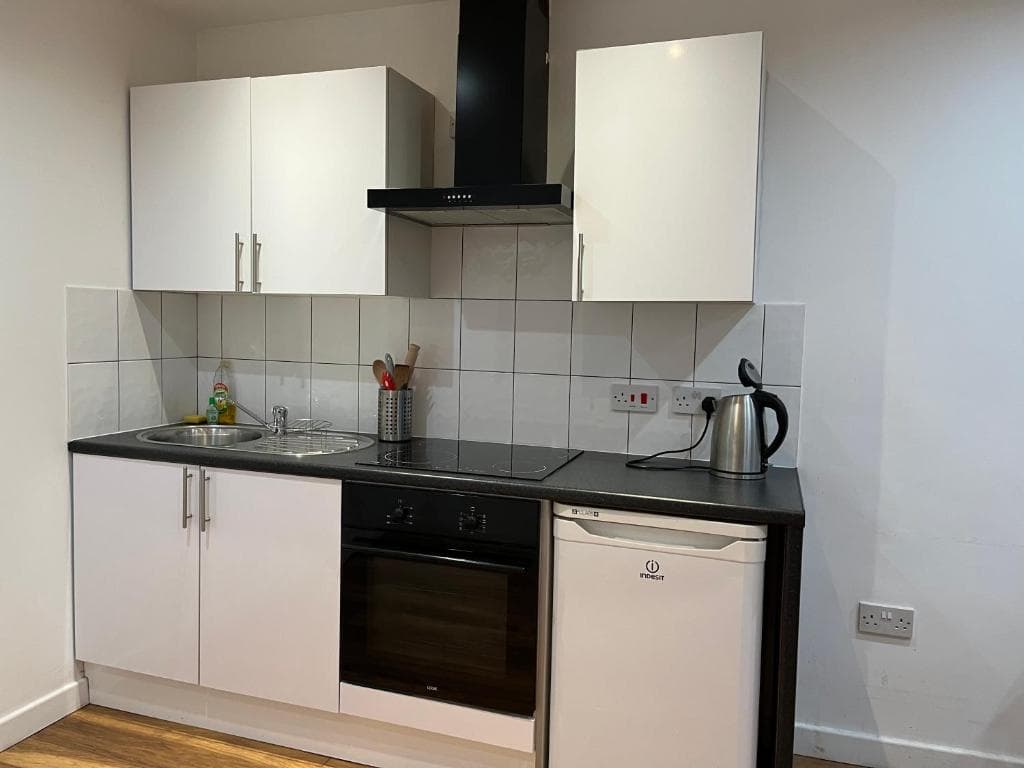 Valee living, Dewsbury One Bedroom, Leeds Image 6