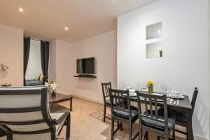 Modern 2 Bedroom luxury Apartment Image 3