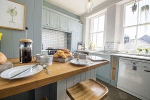 8 Quarry Hills Image 2