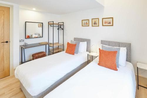 Host & Stay - Sunshine Cottage Image 3