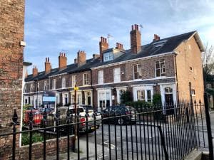 Easy Walk City Centre Flat with Free Parking Image 2