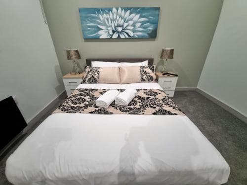 *C!4* Enjoy a wonderful stay in our Cosy Luxurious & Spacious ground floor apartment + Free Parking + Free WiFi * Image 3