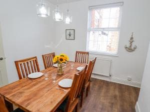 2 Coastguard Cottages Image 2