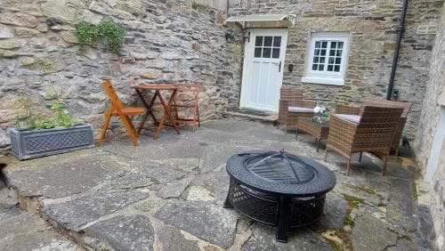 Puzzle Cottage, Quirky and Unique Cottage for 2 Image 2