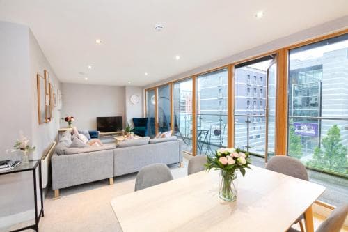 Cartier House at the Leeds Dock Image 3