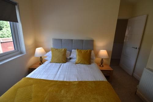 Impeccable 3 bed house close to amenities, 10 mins to centre Image 3