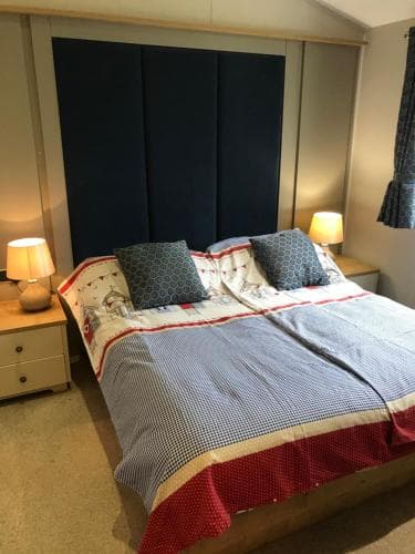 8 BIRTH LODGE ON CAYTON BAY HOLIDAY PARK Image 3