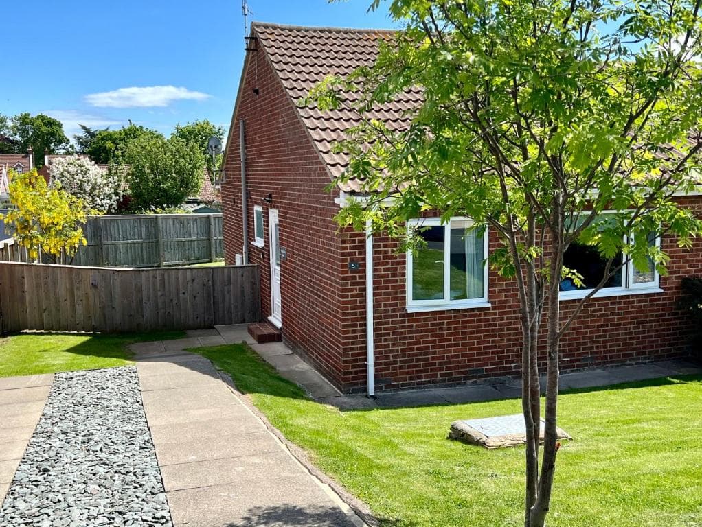 Araucaria House, Whitby Image 2