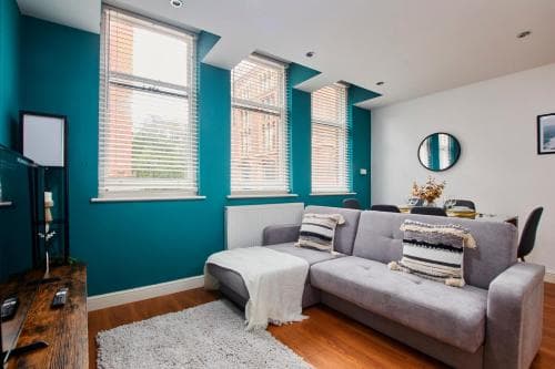 Spacious City Centre 3 Bedroom, 3 Bathroom Image 3