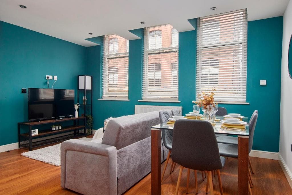 Spacious City Centre 3 Bedroom, 3 Bathroom Image 1