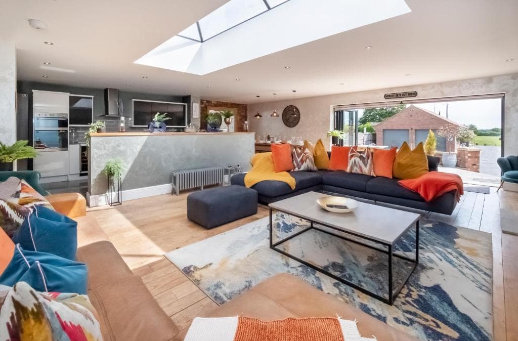 The Stables Luxury House with Hot tub Image 2