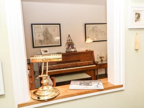 3 Westgate Mews Image 3