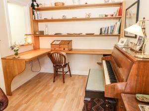 3 Westgate Mews Image 2