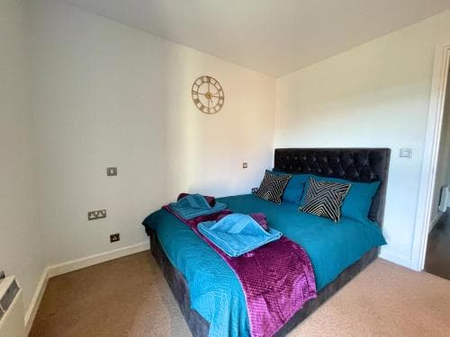 Spacious Apartment in Central Location w/ Parking Image 3