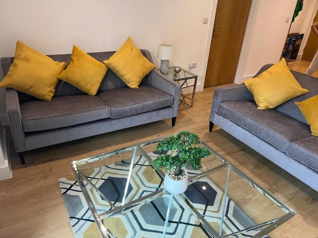 Lovely 2 Bed apartment in Leeds centre (Netflix) Image 1