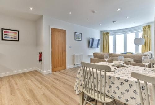 No15 Belle House Image 3