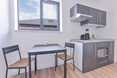 Lovely Studio Apartment in Central Sheffield Image 6