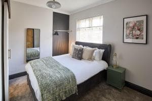 Host & Stay - Raven House Image 2