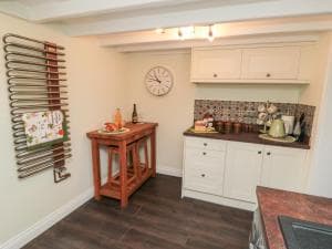 Pretty View Cottage Image 2