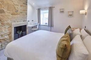 Host & Stay - Old Stone Cottage Image 2