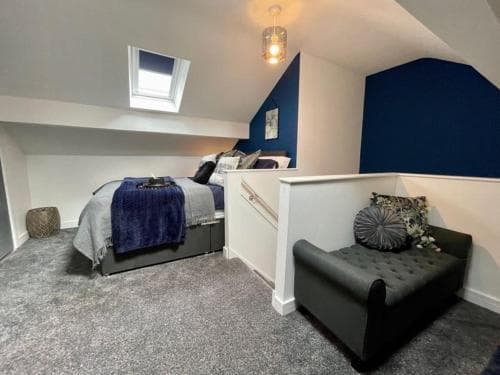 Boutique 5 bed home on Birdwell Road - Free parking Image 3